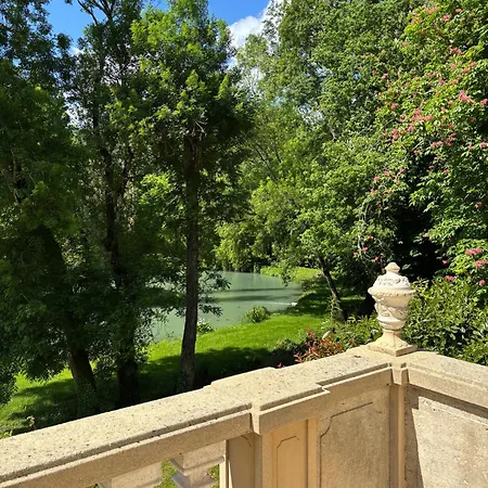 게스트하우스 Chateau De Foussal 4*